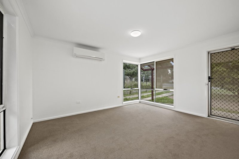 Photo - 138 Captain Cook Crescent, Narrabundah ACT 2604 - Image 4