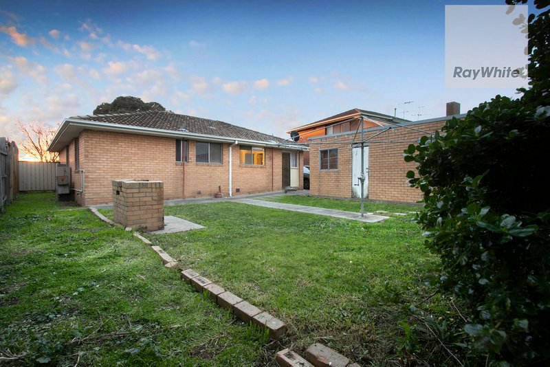 Photo - 138 Carrick Drive, Gladstone Park VIC 3043 - Image 10