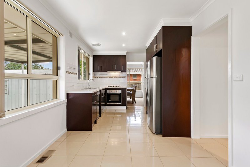 Photo - 138 Casey Drive, Lalor VIC 3075 - Image 3