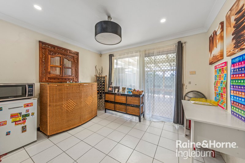 Photo - 1/38 Fuchsia Crescent, Macquarie Fields NSW 2564 - Image 5