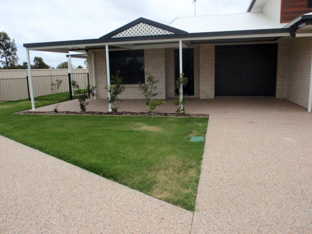 Photo - 1/38 Long Street, Emerald QLD 4720 - Image 2
