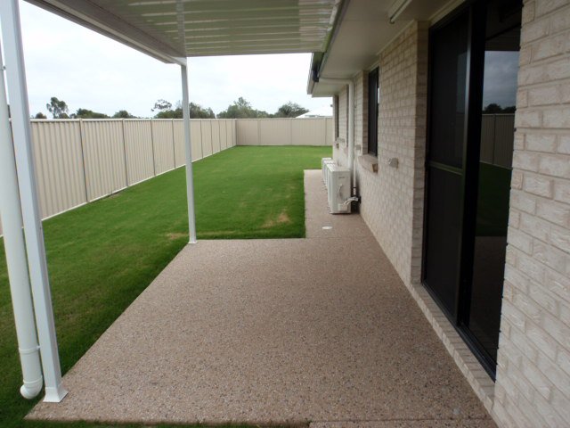 Photo - 1/38 Long Street, Emerald QLD 4720 - Image 3