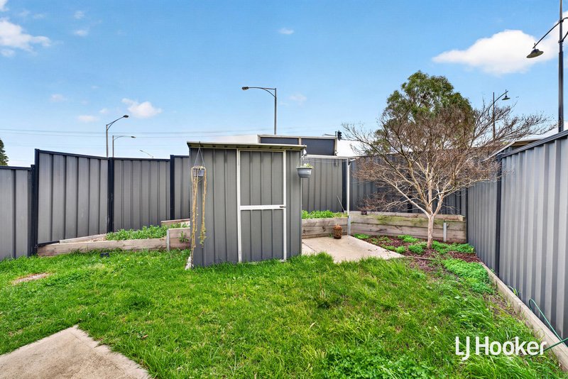 Photo - 1/38 Loretta Boulevard, Tarneit VIC 3029 - Image 11