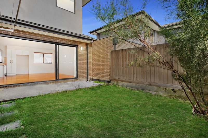 Photo - 1/38 Mccomas Grove, Burwood VIC 3125 - Image 12