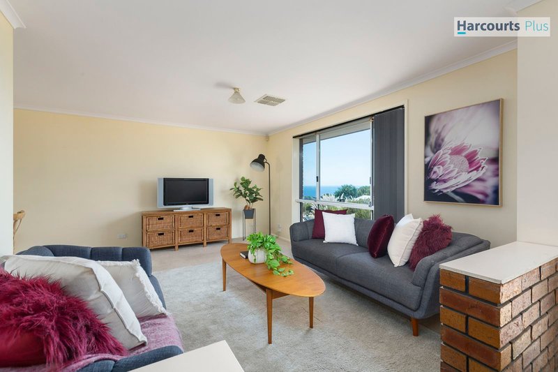 Photo - 138 Perry Barr Road, Hallett Cove SA 5158 - Image 3