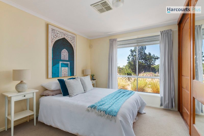 Photo - 138 Perry Barr Road, Hallett Cove SA 5158 - Image 6