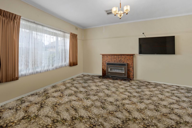 Photo - 138 The Boulevard, Thomastown VIC 3074 - Image 4