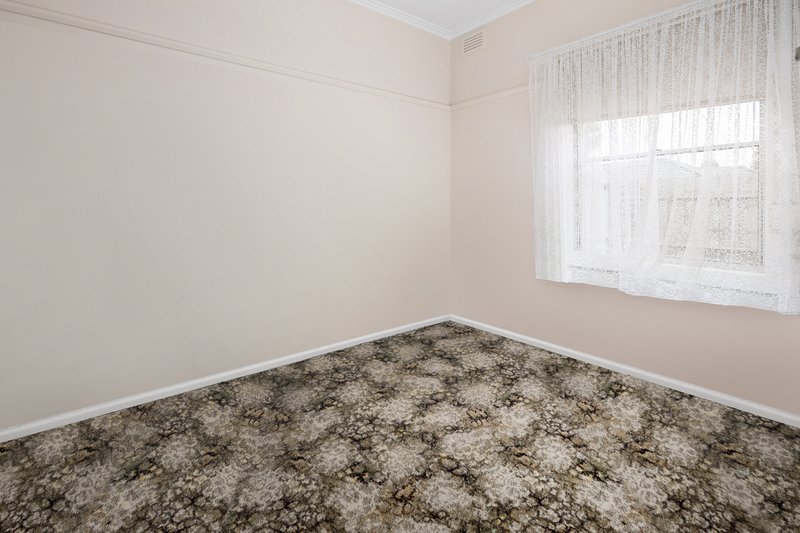 Photo - 138 The Boulevard, Thomastown VIC 3074 - Image 7