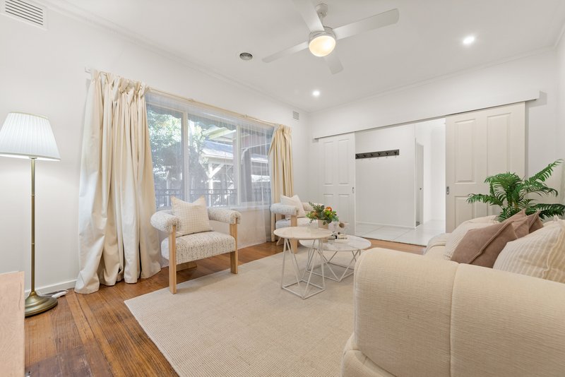 Photo - 1/381 Blackburn Road, Burwood East VIC 3151 - Image 2