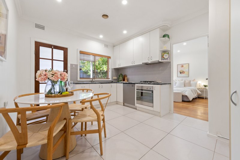 Photo - 1/381 Blackburn Road, Burwood East VIC 3151 - Image 3