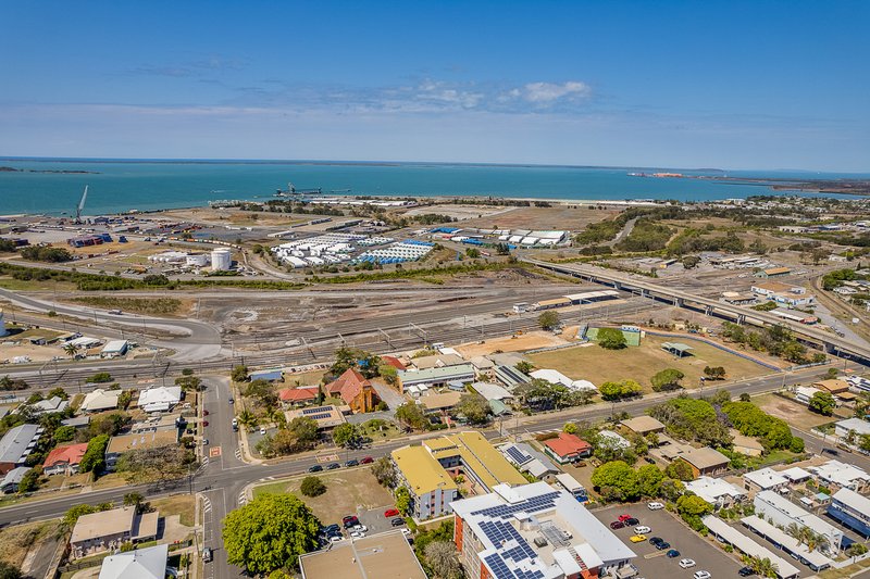 Photo - 13/83-85 Auckland Street, Gladstone Central QLD 4680 - Image 15