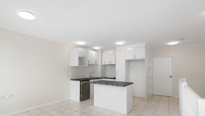 Photo - 13/89 Bay Terrace, Wynnum QLD 4178 - Image 4