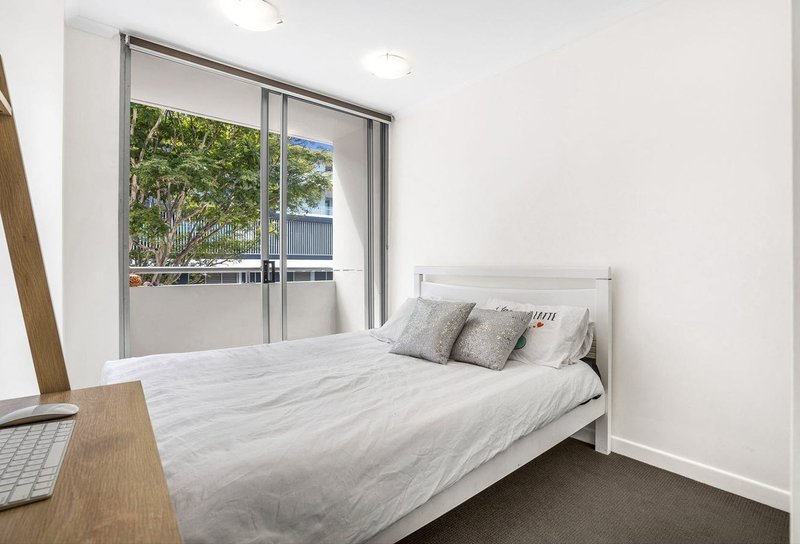 Photo - 13/89 Bay Terrace, Wynnum QLD 4178 - Image 5