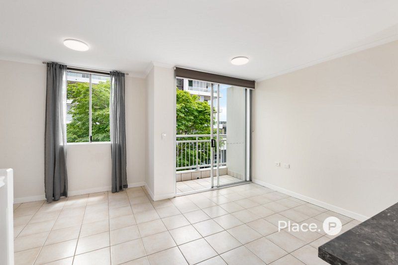 Photo - 13/89A Bay Terrace, Wynnum QLD 4178 - Image 6