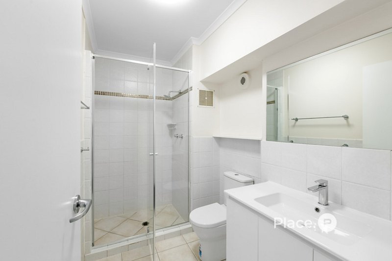 Photo - 13/89A Bay Terrace, Wynnum QLD 4178 - Image 11