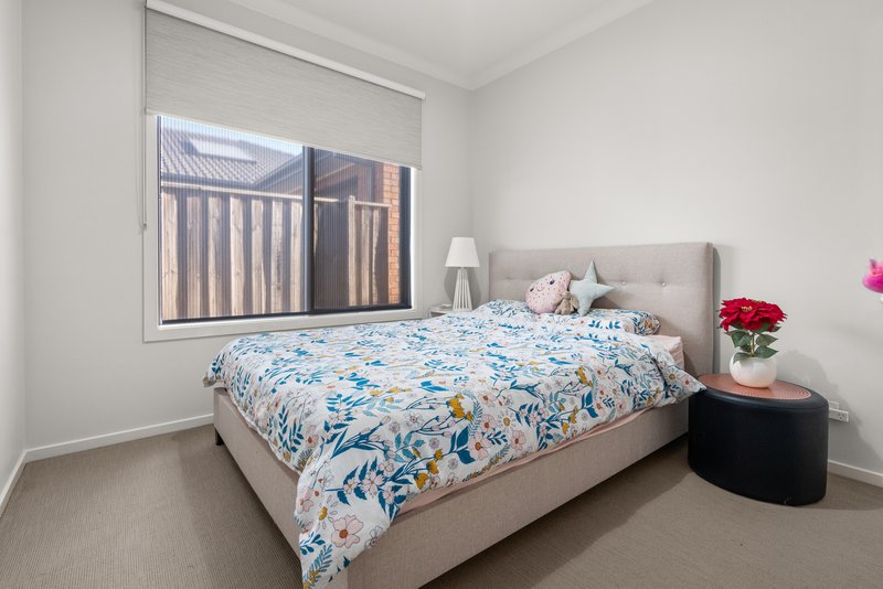 Photo - 139 Arbour Boulevard, Burnside Heights VIC 3023 - Image 9