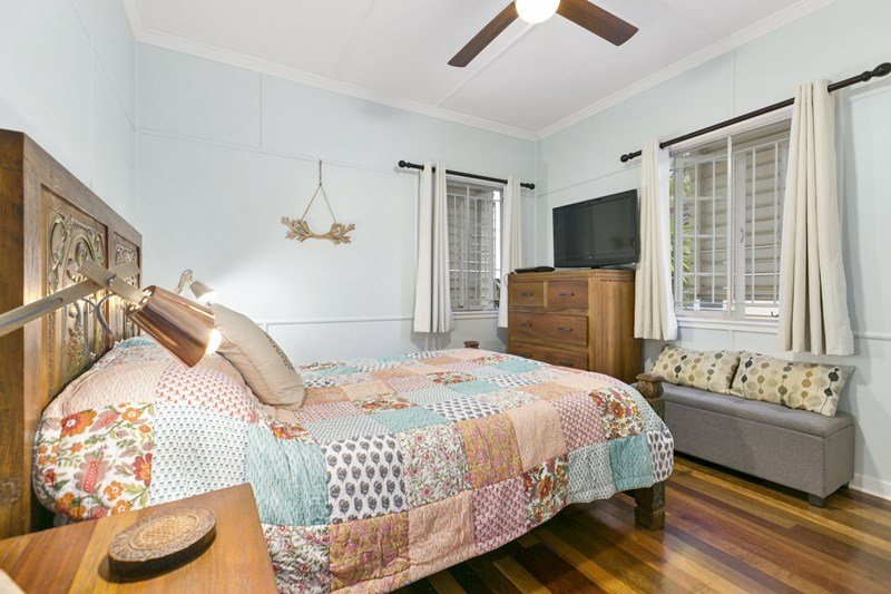 Photo - 139 Blackwood Rd , Manly West QLD 4179 - Image 2