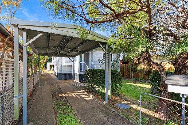 Photo - 139 Blackwood Rd , Manly West QLD 4179 - Image 4