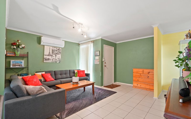 Photo - 1/39 Bugatti Drive, Ingleburn NSW 2565 - Image 3