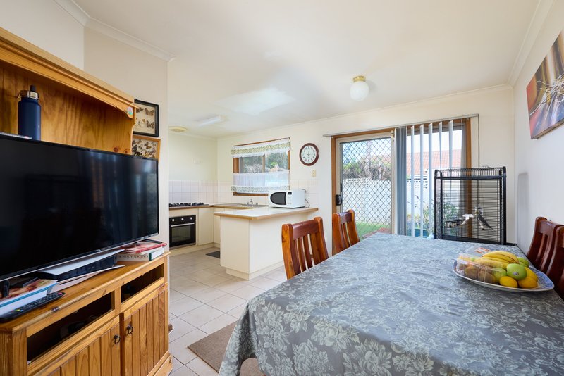 Photo - 139 Courtenay Avenue, Cranbourne North VIC 3977 - Image 4