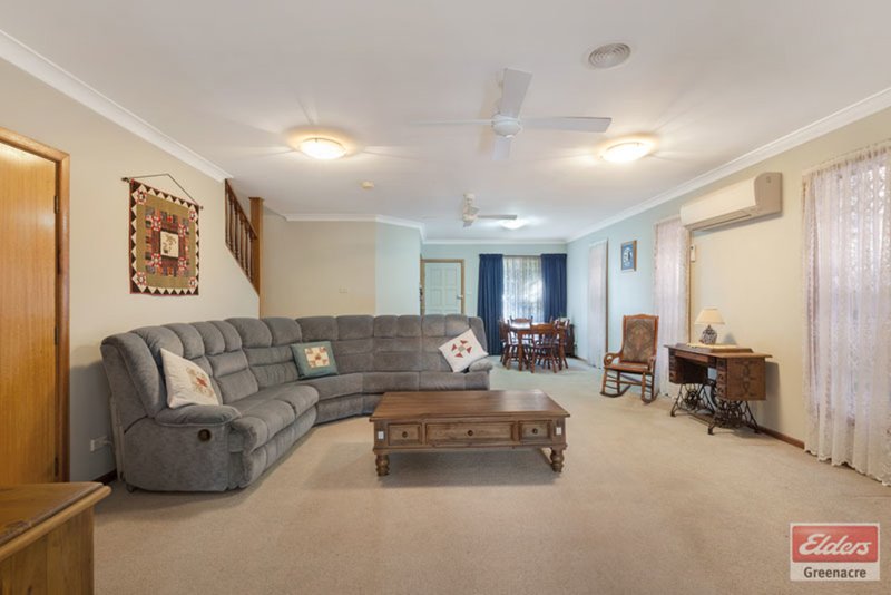 Photo - 139 Hillcrest Avenue, Greenacre NSW 2190 - Image 4