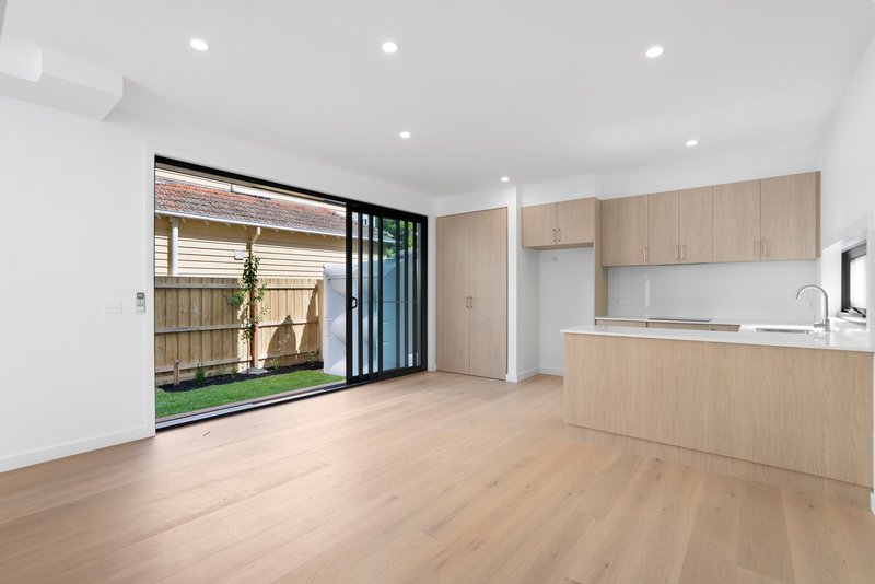 Photo - 1/39 Lees Street, Mckinnon VIC 3204 - Image 2