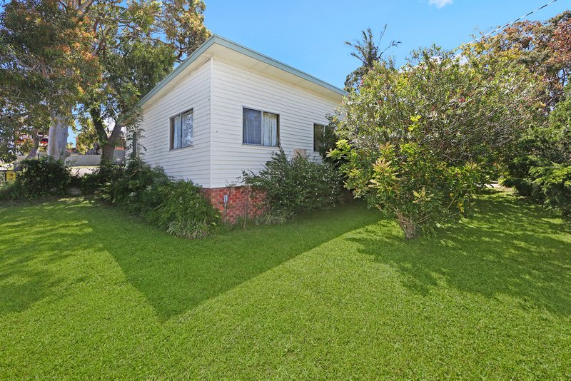 Photo - 139 Wallarah Road, Gorokan NSW 2263 - Image 2