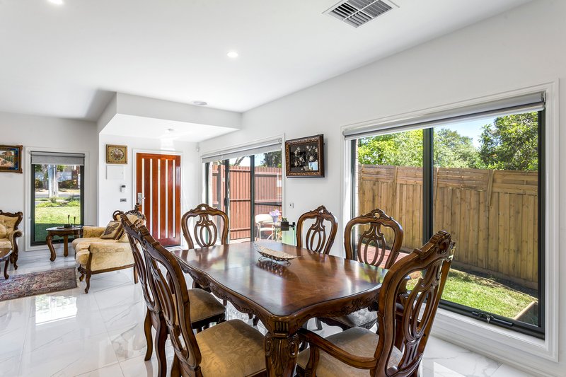 Photo - 1/39 Wooddale Grove, Donvale VIC 3111 - Image 3