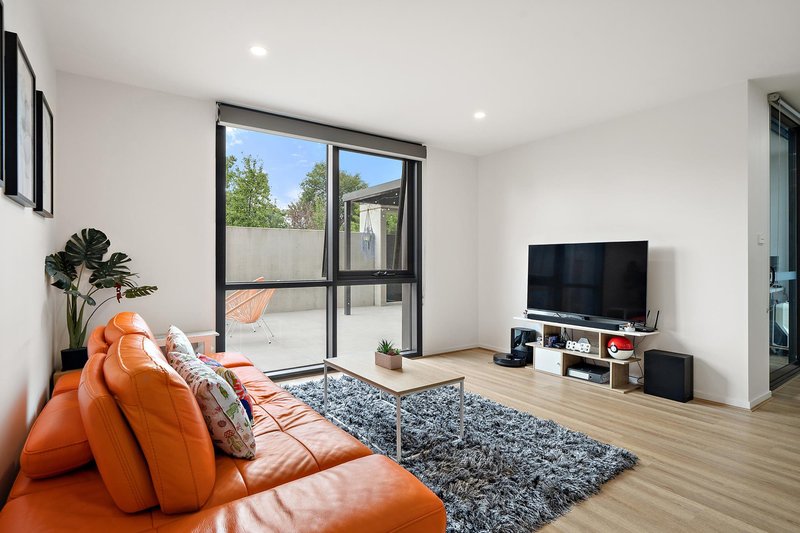 Photo - 13/90 Lowanna Street, Braddon ACT 2612 - Image 3