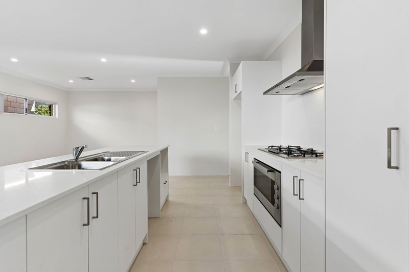 Photo - 13A Oakland Avenue, Cloverdale WA 6105 - Image 2