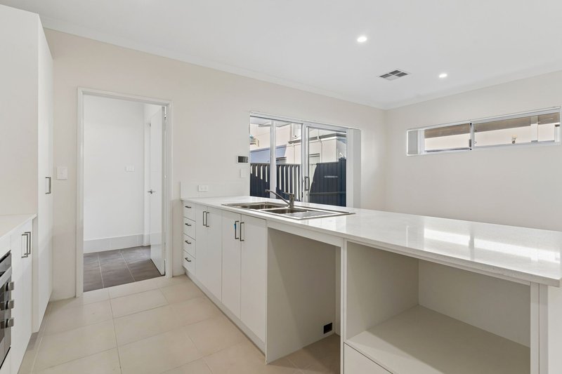 Photo - 13A Oakland Avenue, Cloverdale WA 6105 - Image 3