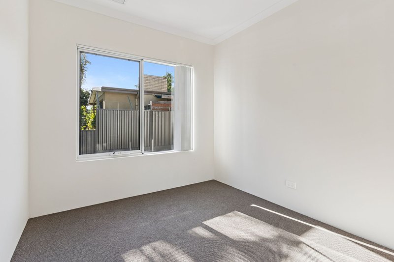 Photo - 13A Oakland Avenue, Cloverdale WA 6105 - Image 9