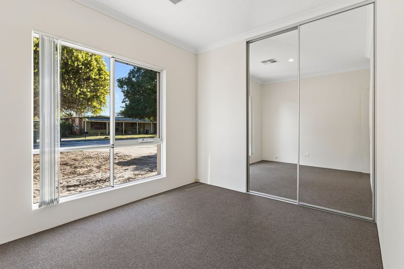 Photo - 13A Oakland Avenue, Cloverdale WA 6105 - Image 10