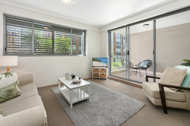 Photo - 13B/31-37 Pacific Parade, Dee Why NSW 2099 - Image 1