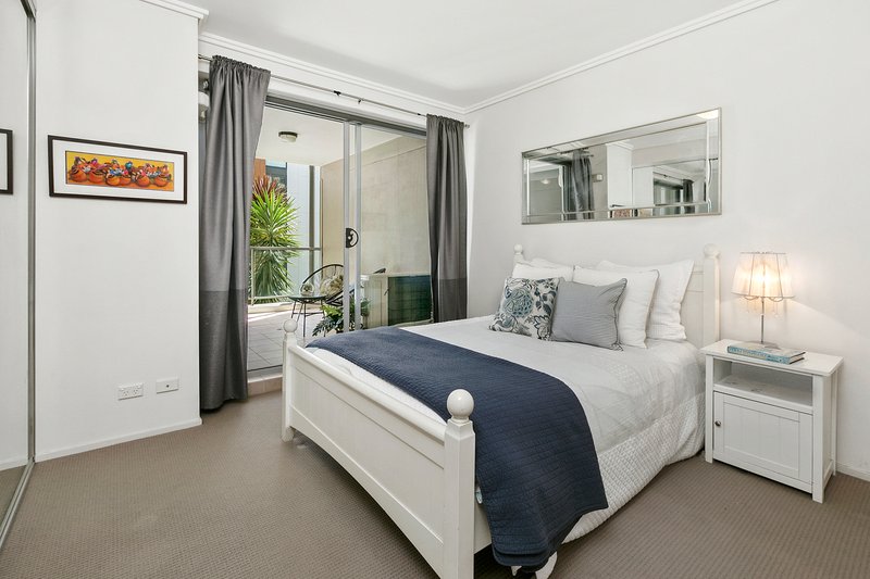 Photo - 13B/31-37 Pacific Parade, Dee Why NSW 2099 - Image 3