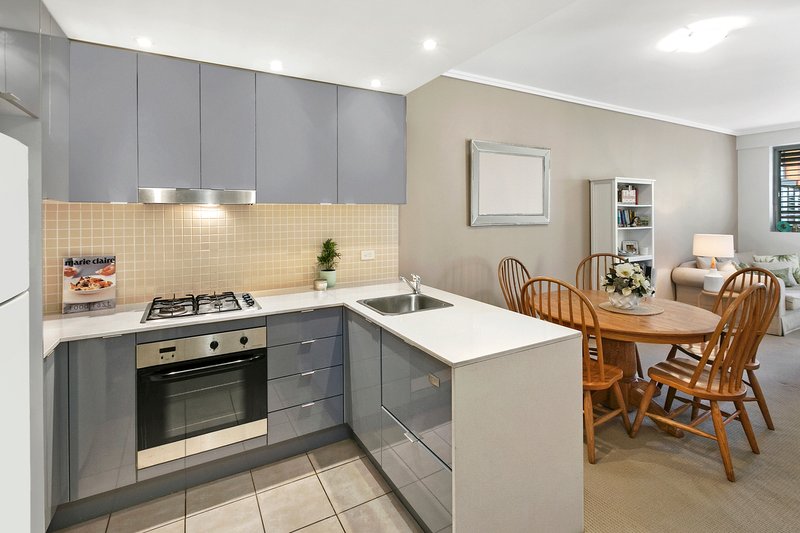 Photo - 13B/31-37 Pacific Parade, Dee Why NSW 2099 - Image 4