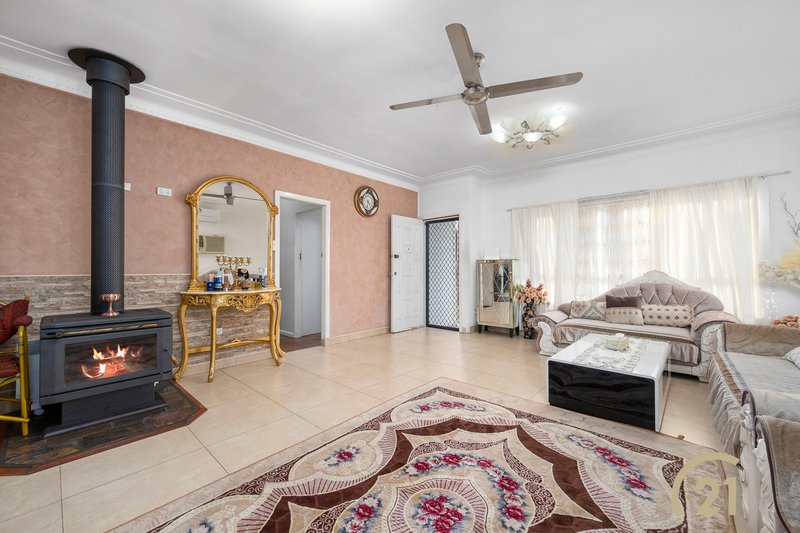 Photo - 14 - 14a Benelong Avenue, Smithfield NSW 2164 - Image 3