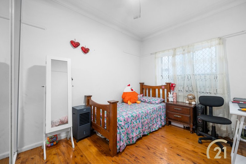 Photo - 14 - 14a Benelong Avenue, Smithfield NSW 2164 - Image 7