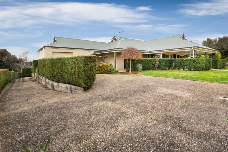 Photo - 14-16 Cloverfield Close, Berwick VIC 3806 - Image 20