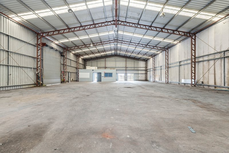 Photo - 14-16 Industrial Drive, Emerald QLD 4720 - Image 7