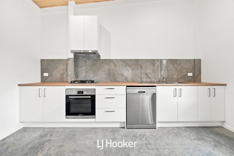 Photo - 14-16 Rockleigh Park Road, Narre Warren North VIC 3804 - Image 5