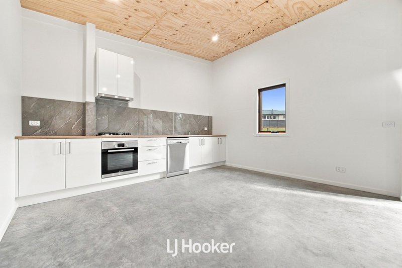 Photo - 14-16 Rockleigh Park Road, Narre Warren North VIC 3804 - Image 6