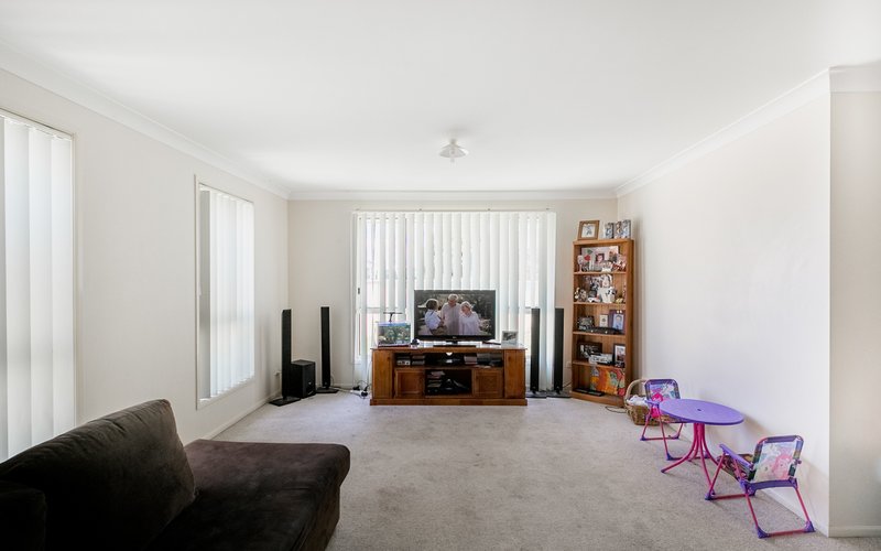 Photo - 14 Aaron Cove, Rutherford NSW 2320 - Image 2