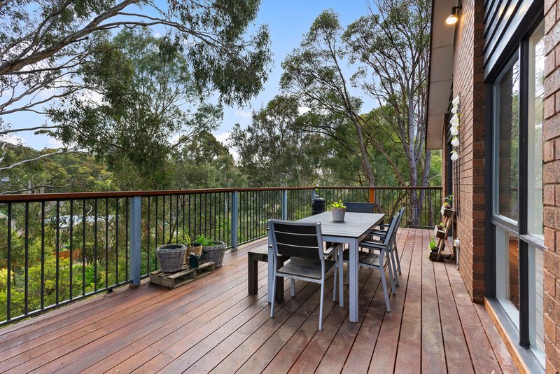 Photo - 14 Acheron Crescent, Eltham North VIC 3095 - Image 7