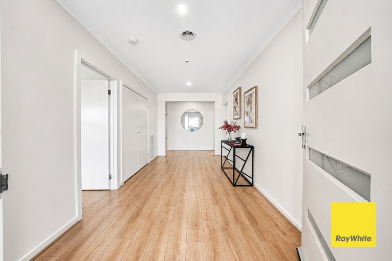 Photo - 14 Adenmore Circuit, Deanside VIC 3336 - Image 3