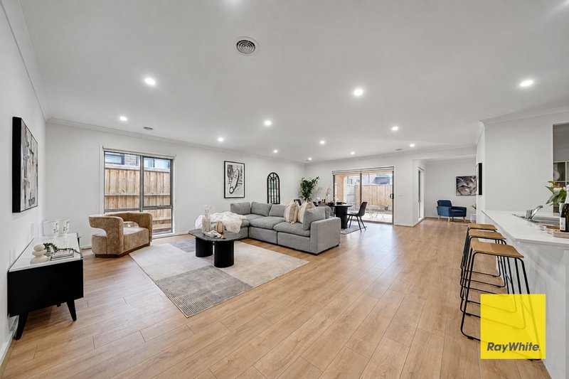Photo - 14 Adenmore Circuit, Deanside VIC 3336 - Image 4
