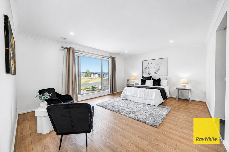 Photo - 14 Adenmore Circuit, Deanside VIC 3336 - Image 12