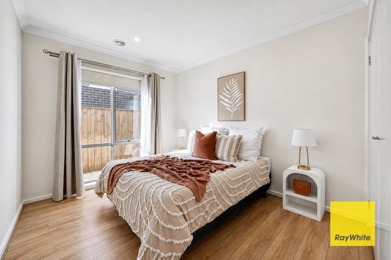 Photo - 14 Adenmore Circuit, Deanside VIC 3336 - Image 14