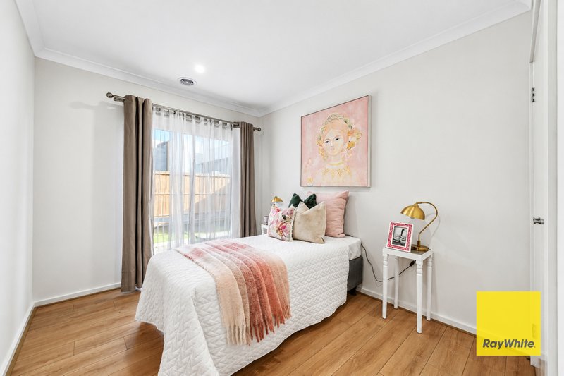 Photo - 14 Adenmore Circuit, Deanside VIC 3336 - Image 15