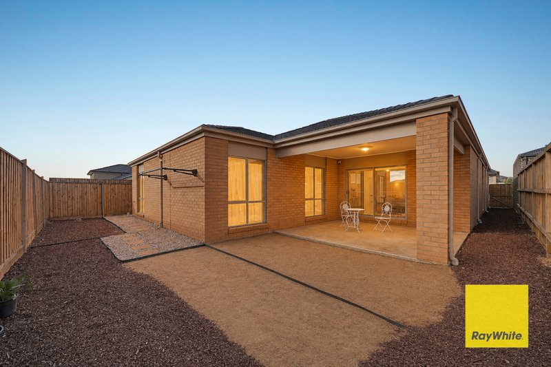 Photo - 14 Adenmore Circuit, Deanside VIC 3336 - Image 19